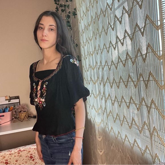 Bella Swan Betsey Johnson Black Embroidered Blouse - Picture 3 of 4